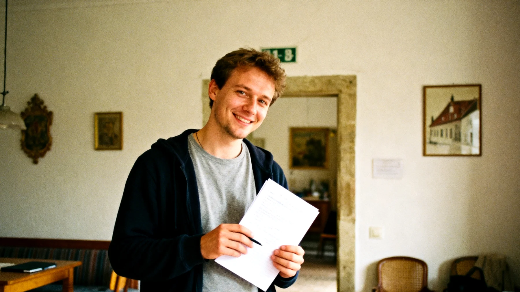 Die Eltern kämpfen täglich damit, ihre Kinder für das Lernen zu motivieren. Die Kinder zeigen wenig Interesse an schulischen Aufgaben, vermeiden Hausaufgaben und wirken gleichgültig gegenüber schulischen Leistungen. Die Eltern fühlen sich hilflos und wissen nicht, wie sie eine positive Lernhaltung fördern können, ohne Konflikte oder Druck zu erzeugen."